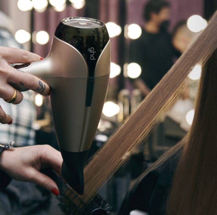 GHD Platinum+ & Helios™ Deluxe Gift Set in Champagne Gold - Image 5